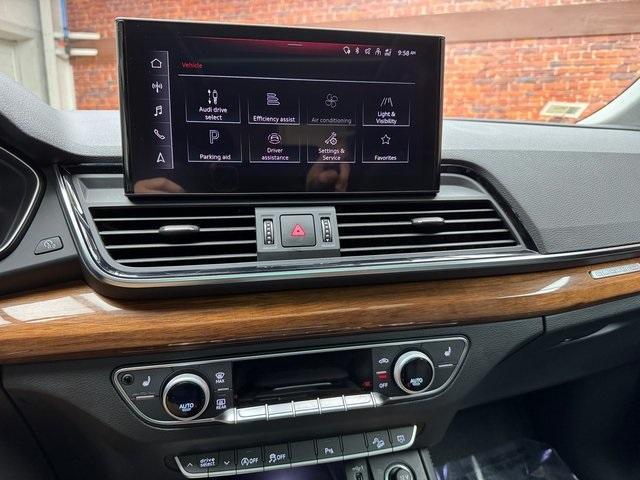 Photo of 2022 Mythos Black Metallic Audi Q5