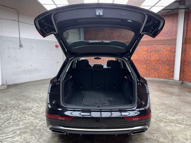 Photo of 2022 Mythos Black Metallic Audi Q5