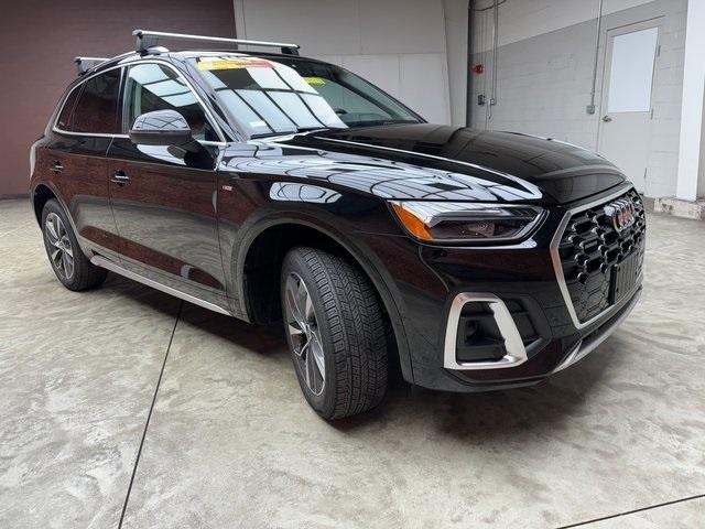 Photo of 2022 Mythos Black Metallic Audi Q5