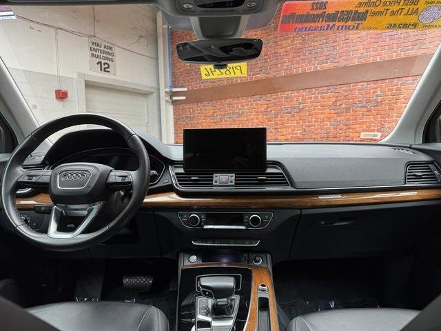 Photo of 2022 Mythos Black Metallic Audi Q5