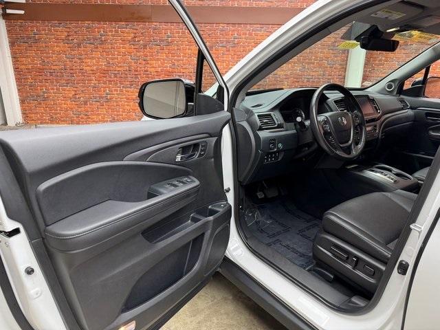 Photo of 2023 Gray Honda Ridgeline