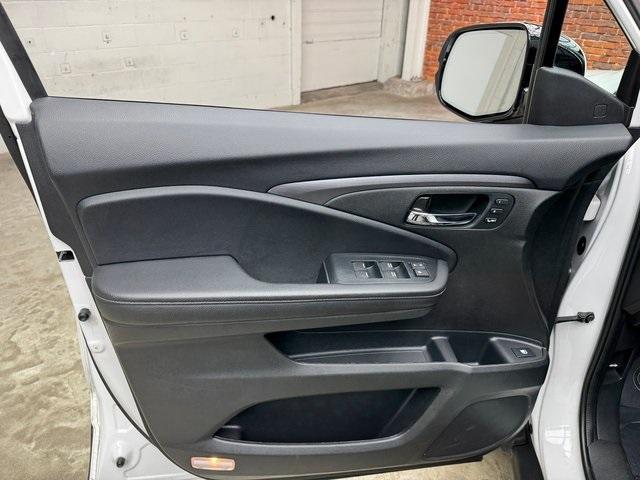Photo of 2023 Gray Honda Ridgeline