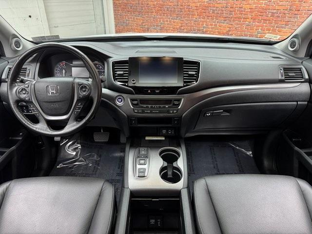 Photo of 2023 Gray Honda Ridgeline