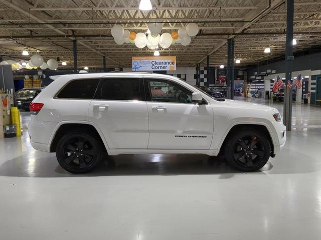 Photo of 2014 White Jeep Grand Cherokee