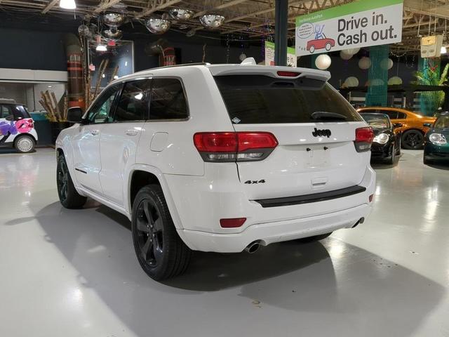 Photo of 2014 White Jeep Grand Cherokee
