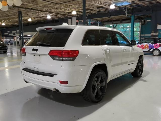 Photo of 2014 White Jeep Grand Cherokee