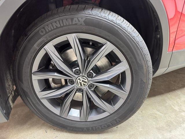 Photo of 2022 Kings Red Volkswagen Tiguan
