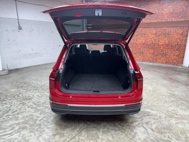 Photo of 2022 Kings Red Volkswagen Tiguan