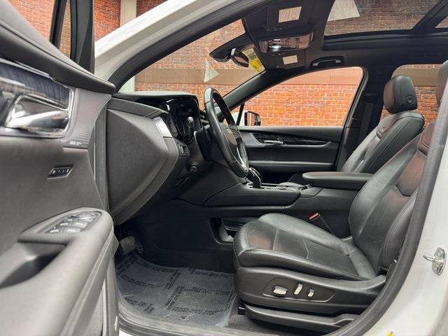 Photo of 2023 White Cadillac XT6