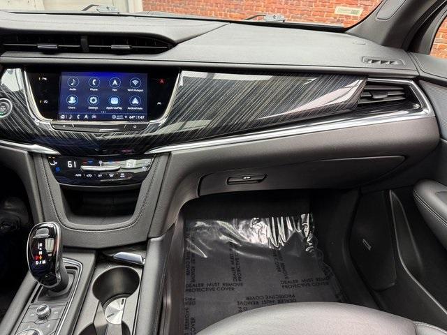 Photo of 2023 White Cadillac XT6