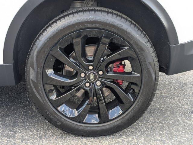 Photo of 2023 Fuji White Land Rover Discovery Sport