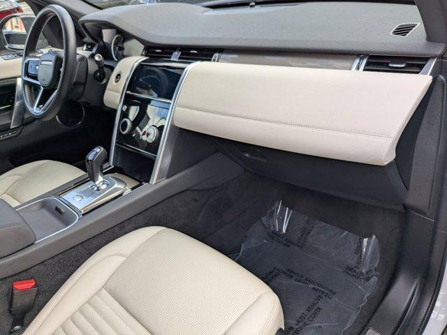 Photo of 2023 Fuji White Land Rover Discovery Sport
