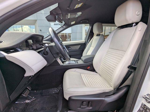 Photo of 2023 Fuji White Land Rover Discovery Sport
