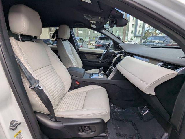 Photo of 2023 Fuji White Land Rover Discovery Sport