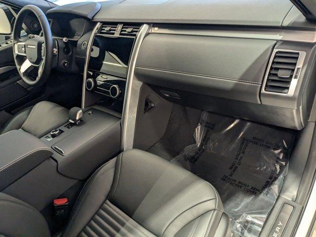 Photo of 2025 Fuji White Land Rover Discovery