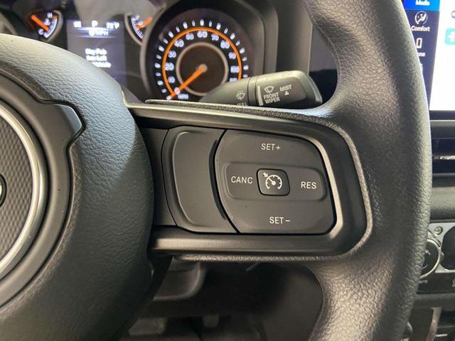 Photo of 2025 Bright White Clearcoat Jeep Gladiator