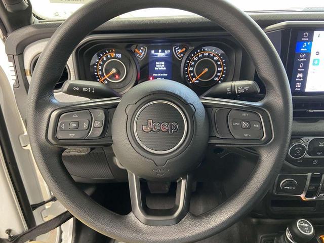 Photo of 2025 Bright White Clearcoat Jeep Gladiator