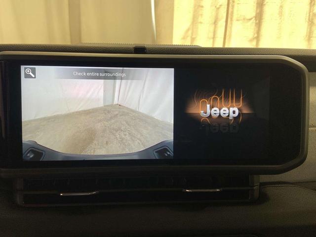Photo of 2025 Bright White Clearcoat Jeep Gladiator