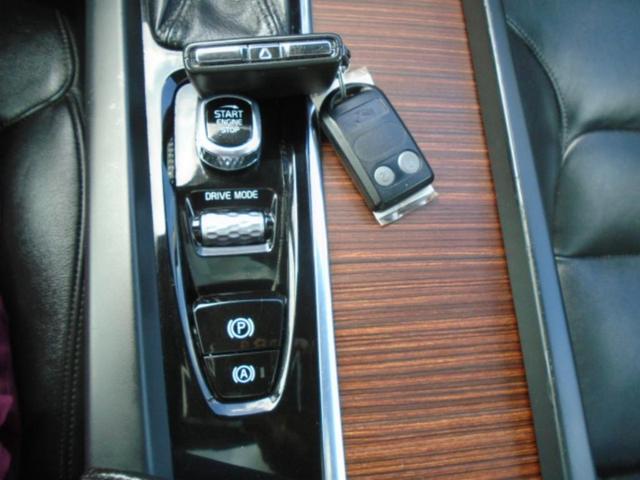 Photo of 2021 White Volvo S60
