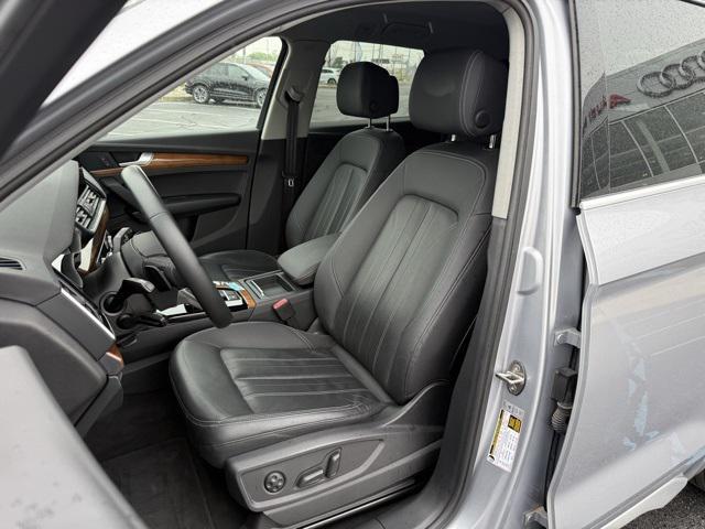 Photo of 2022 Florett Silver Metallic Audi Q5