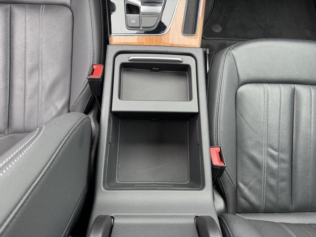 Photo of 2022 Florett Silver Metallic Audi Q5