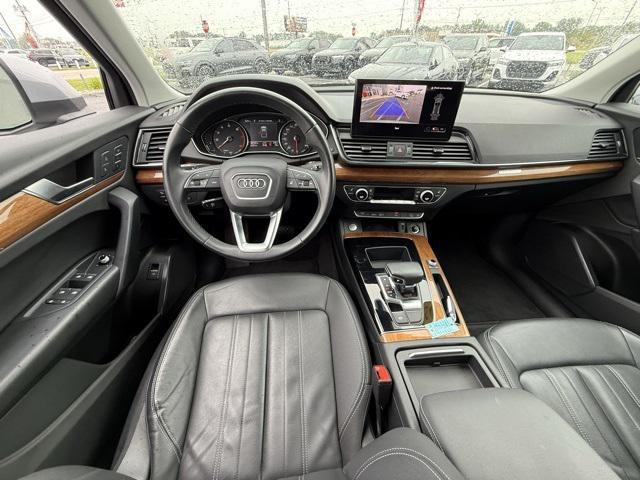 Photo of 2022 Florett Silver Metallic Audi Q5