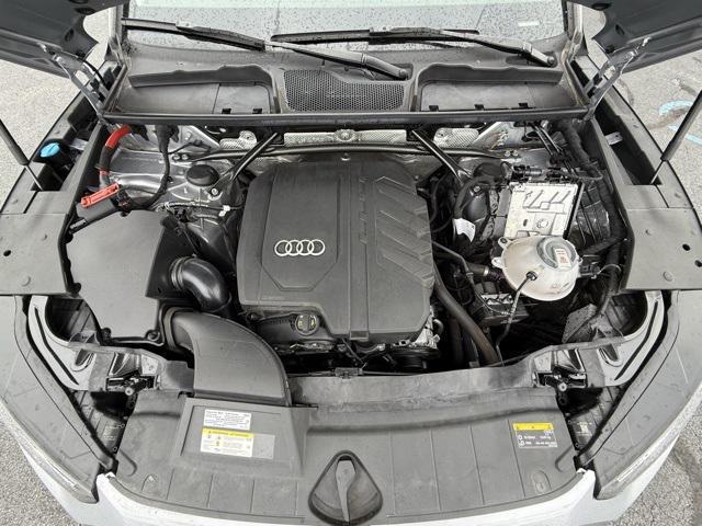 Photo of 2022 Florett Silver Metallic Audi Q5