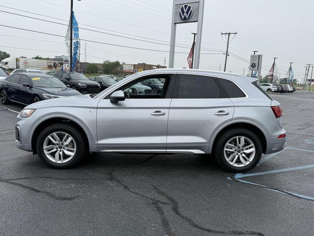 Photo of 2022 Florett Silver Metallic Audi Q5