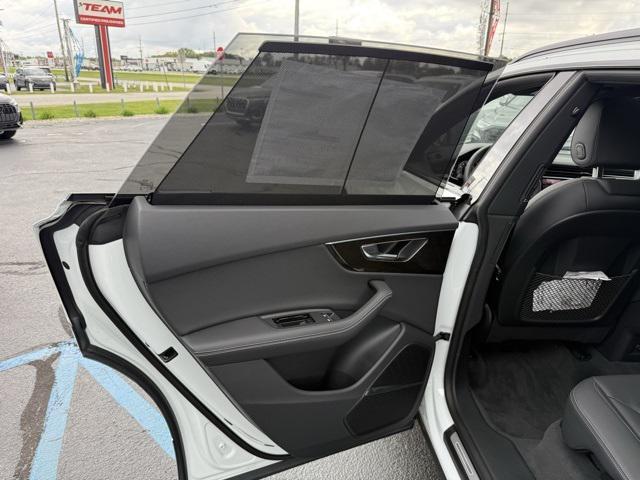 Photo of 2025 Glacier White Metallic Audi Q8