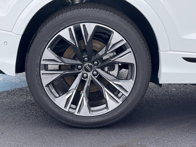 Photo of 2025 Glacier White Metallic Audi Q8