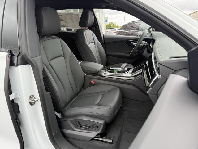 Photo of 2025 Glacier White Metallic Audi Q8