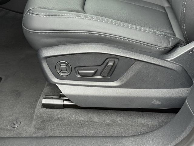 Photo of 2025 Glacier White Metallic Audi Q8