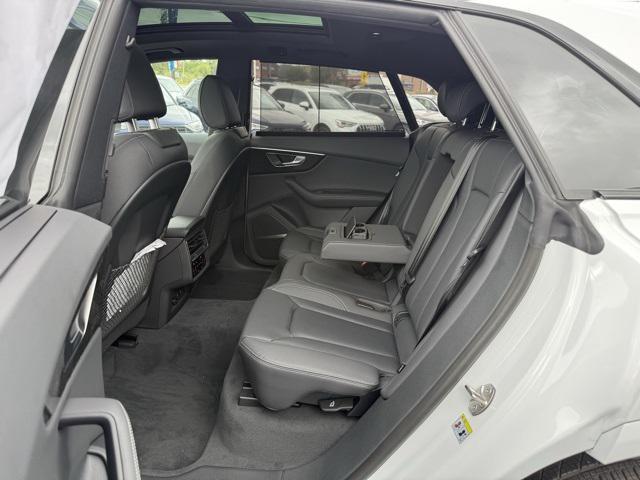 Photo of 2025 Glacier White Metallic Audi Q8