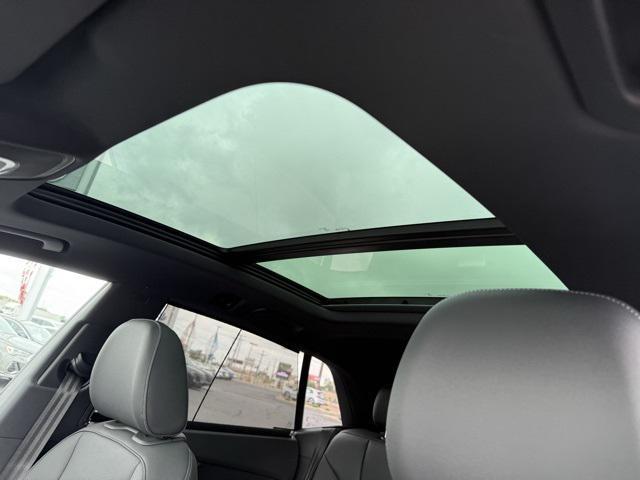 Photo of 2025 Glacier White Metallic Audi Q8