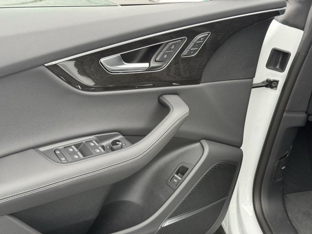 Photo of 2025 Glacier White Metallic Audi Q8
