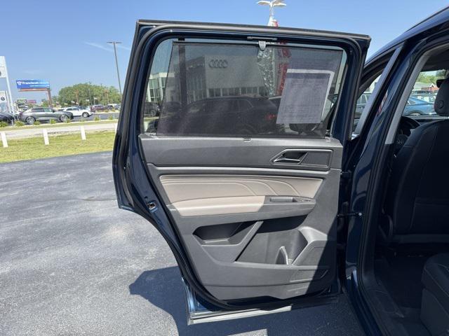 Photo of 2022 Tourmaline Blue Metallic Volkswagen Atlas