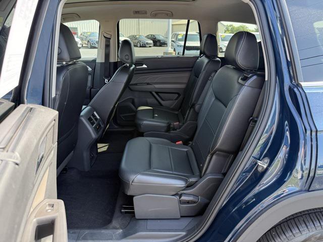 Photo of 2022 Tourmaline Blue Metallic Volkswagen Atlas