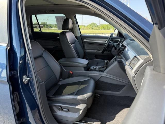 Photo of 2022 Tourmaline Blue Metallic Volkswagen Atlas