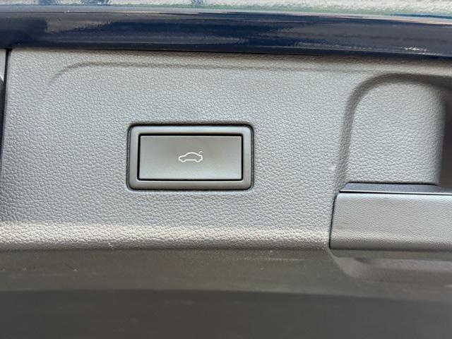 Photo of 2022 Tourmaline Blue Metallic Volkswagen Atlas
