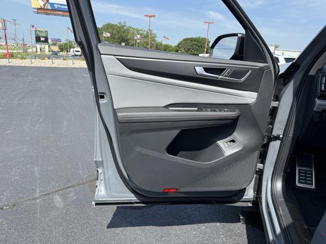 Photo of 2025 Pure Gray Volkswagen Atlas