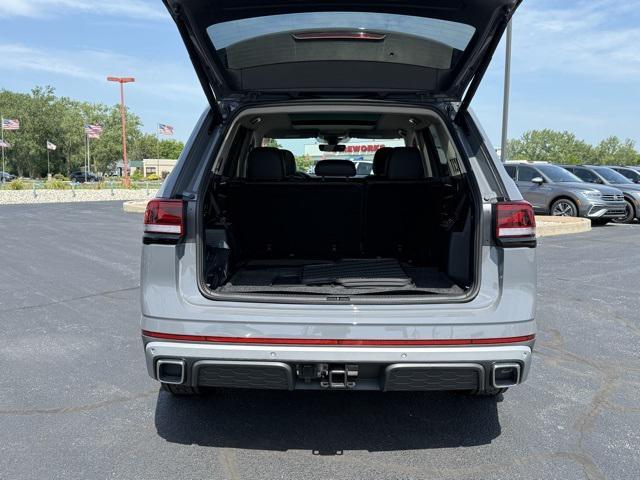 Photo of 2025 Pure Gray Volkswagen Atlas