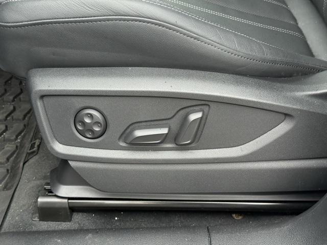Photo of 2025 Glacier White Audi Q5