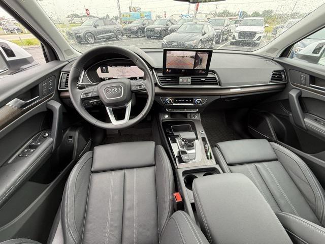 Photo of 2025 Glacier White Audi Q5