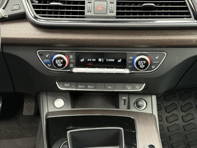 Photo of 2025 Glacier White Audi Q5