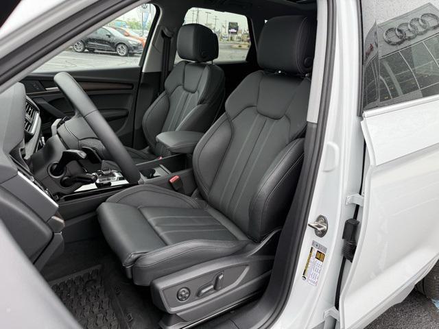 Photo of 2025 Glacier White Audi Q5
