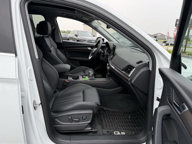 Photo of 2025 Glacier White Audi Q5