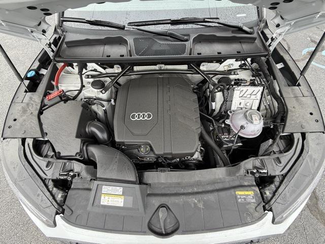 Photo of 2025 Glacier White Audi Q5