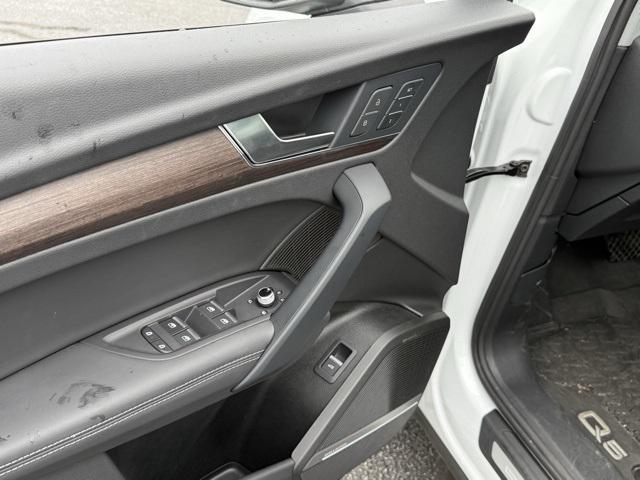 Photo of 2025 Glacier White Audi Q5