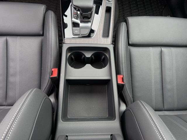 Photo of 2025 Glacier White Audi Q5