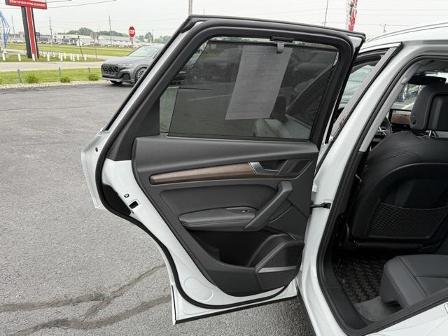 Photo of 2025 Glacier White Audi Q5